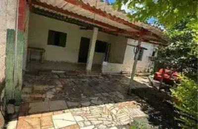 Casa com 1 quarto à venda na Rua do Adolescente, Laranjeiras, Uberlândia