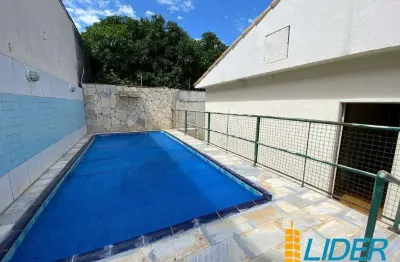 Casa com 4 quartos para alugar na Rua Delmira Cândida Rodrigues da Cunha, Santa Mônica, Uberlândia