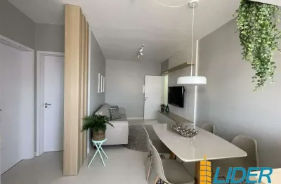 Apartamento com 2 quartos para alugar na Rua Lourdes de Carvalho, Conjunto Segismundo Pereira, Uberlândia