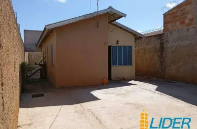 Ótima casa com 44,00m2 de construção em terreno de 200,00m2 à venda no loteamento monte hebron