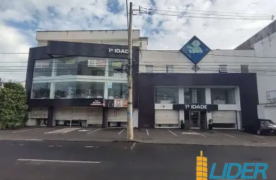 São 2 excelentes prédios comerciais um do lado do outro, interligados à venda no hipercentro de uberlândia