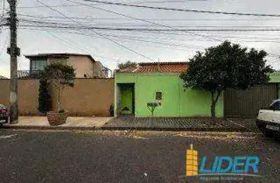 Bela casa térrea com 170m2 de construção em terreno de 250m2 à venda em ótima localização no bairro alto umuarama