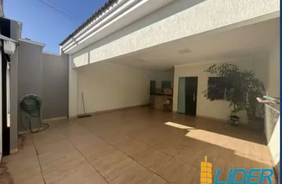 Casa com 3 quartos para alugar na Rua Austin, Novo Mundo, Uberlândia
