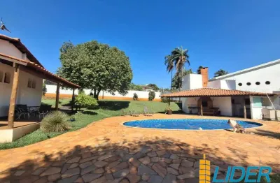 Linda casa rústica com lazer e conforto do campo no cidade jardim