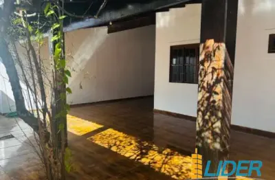 Casa à venda na Rua Tito Teixeira, Custódio Pereira, Uberlândia