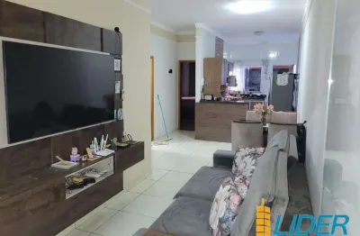 Ótima casa térrea com 125m2 de construção em terreno de 125m2 à venda no bairro jardim europa