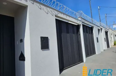 Ótima casa nova com 75m2 de construção em terreno de 125m2 à venda no bairro new golden ville