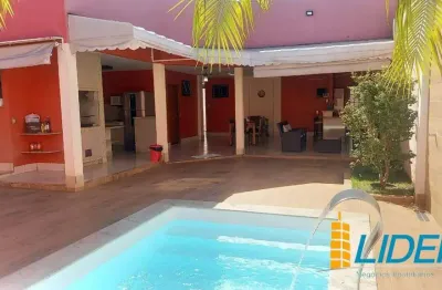 Bela casa térrea com 260m2 de construção em terreno de 400m2, toda montada de armários planejados à venda em ótima localização no bairro n.s.aparecida