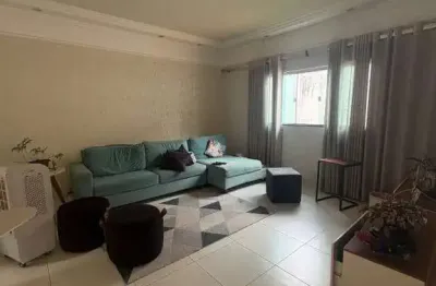Casa com 3 quartos para alugar na Rua Itaparica, Granada, Uberlândia