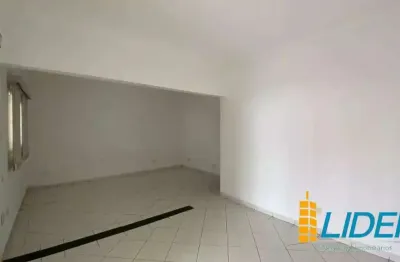 Casa com 3 quartos para alugar na Rua Alfenas, Osvaldo Rezende, Uberlândia