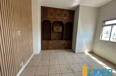 Apartamento com 3 quartos para alugar na Rua Ivaldo Alves Nascimento, Bom Jesus, Uberlândia