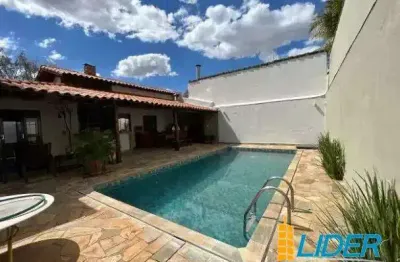 Casa com 3 quartos para alugar na Rua Dom Almir Marques Ferreira, Morada da Colina, Uberlândia