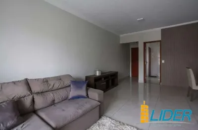 Apartamento com 3 quartos para alugar na Rua Tomazinho Rezende, Daniel Fonseca, Uberlândia