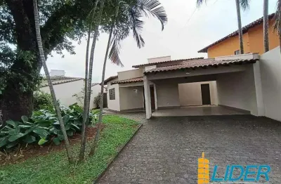 Casa à venda, 4 quartos, 2 suítes, 3 vagas, Jardim Karaíba - Uberlândia/MG