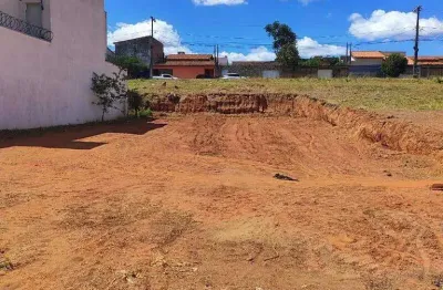 Terreno à venda na Rua Leila Maria de Oliveira Reis, Santa Rosa, Uberlândia