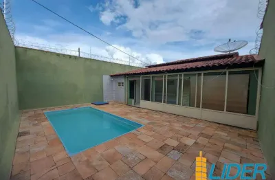 Casa com 3 quartos à venda na Avenida Sabinadas, Nossa Senhora das Graças, Uberlândia