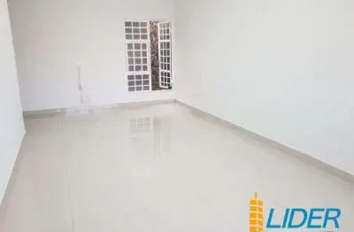 Casa à venda, 4 quartos, 2 suítes, 2 vagas, Santa Mônica - Uberlândia/MG