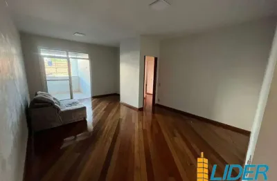 Apartamento com 3 quartos para alugar na Avenida César Finotti, Santa Mônica, Uberlândia