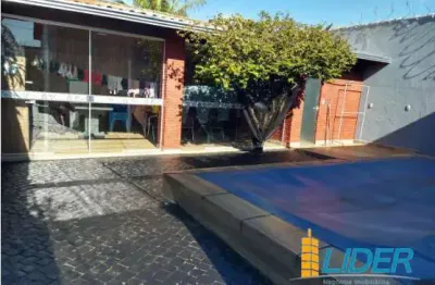 Casa à venda, 3 quartos, 3 suítes, 6 vagas, CUSTODIO PEREIRA - Uberlândia/MG