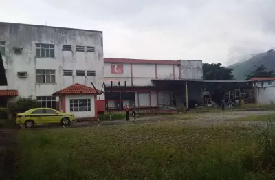 Vendo área  7.500m sendo 3.000m construida em campo grande rj.