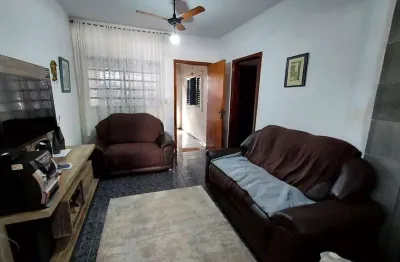 Casa muito bem localizada no vale do sol, com edícula nos fundos c garagem separada.