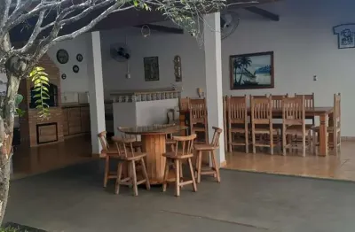 Bela casa no jd das estações, 03 dormitórios s1 suíte, área gourmet, quintal amplo.