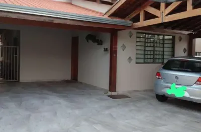 Jardim imperador bela casa com 03 dormitórios, varanda gourmet e paisagismo.