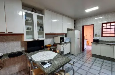 Lindo sobrado altos da vila xavier, 03 suítes e completo espaço para churrasco.