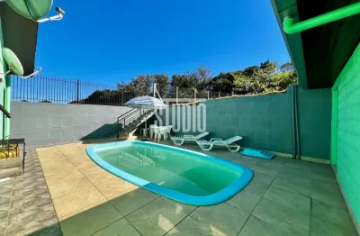 Casa com piscina à venda em carlos barbosa: 3 quartos,1 suíte e 2 banheiros.