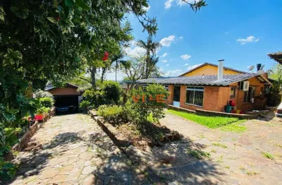 Casa à venda na  bom sucesso sobrado com 3 quartos, suíte, piscina e amplo terreno!
