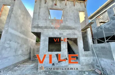 Sobrado com 02 quartos à venda no bairro dona mercedes em gravataí.