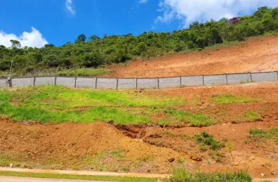 Terreno em aclive, medindo 315,11 m² no condomínio estrela do lago- são pedro.