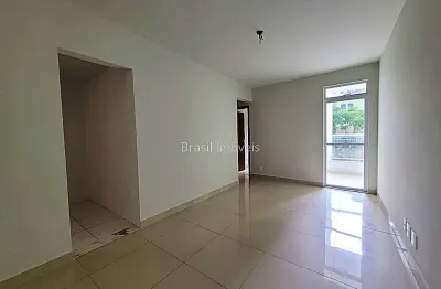 Apartamento com 02 quartos, suíte, garagem e elevador, no jardim laranjeiras
