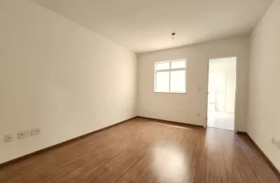 Apartamento de 01 suíte, área externa no aeroporto.