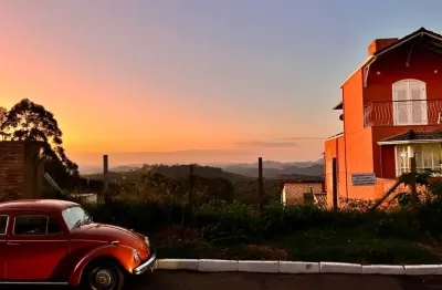 Terreno em declive com linda vista no condomínio alto dos pinheiros