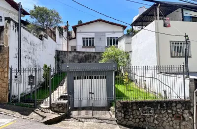 Casa com 4 quartos para alugar na Rua Cândido Tostes, São Mateus, Juiz de Fora