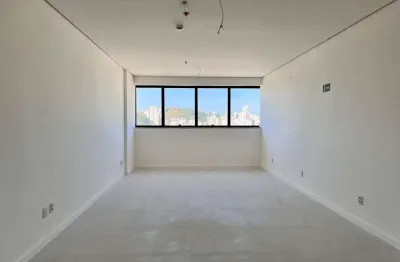 Sala comercial com 40m² e vaga de garagem a poucos metros do novo fórum