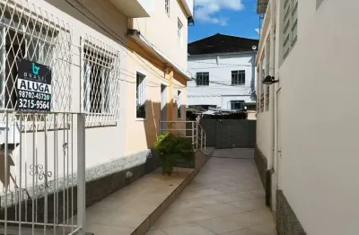 Casa com 2 quartos para alugar na Travessa Xisto Castor, São Mateus, Juiz de Fora