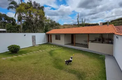 Casa do chico brasiliano o cãorretor - 03 quartos com 02 suítes, quintal e lazer