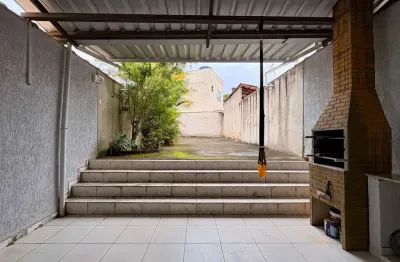 Casa com 2 quartos para alugar na Rua dos Imigrantes Italianos, Parque Independência III, Juiz de Fora