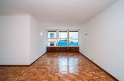 Locação - Apartamento para locação no Calçadão da Rua Halfeld com 3 quartos, suíte e portaria 24h