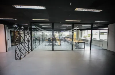 Meia laje comercial de 480m² para locação mobiliada em alphaville