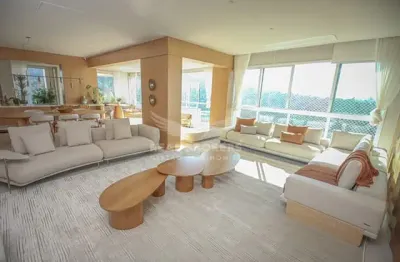 Apartamento com piscina privativa em andar alto, mobiliado e decorado