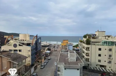 Apartamento novinho e bem pertinho do mar de bombas.