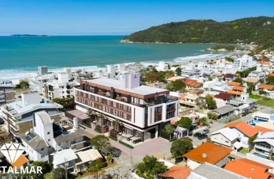 Oportunidade imperdível: 2 suítes em canto grande a poucos passos da areia!