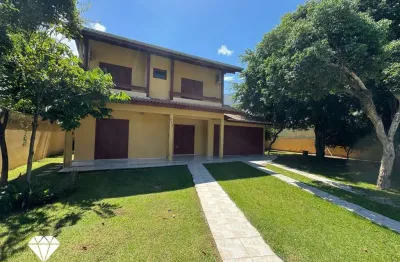Casa espaçosa em bombas em 2 terrenos com muito verde!