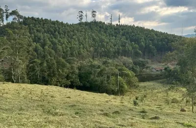 Vende-se terreno com excelente topografia e medidas de 600m²