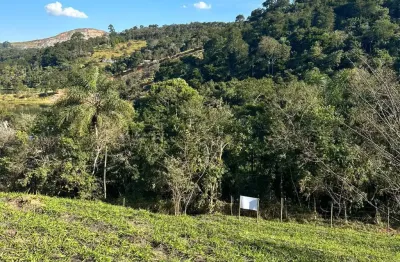 Terreno á venda com ótima localização em bairro rural de arujá
