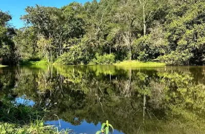 Terreno á venda com acesso privado para lago e área de lazer em empreendimento fechado