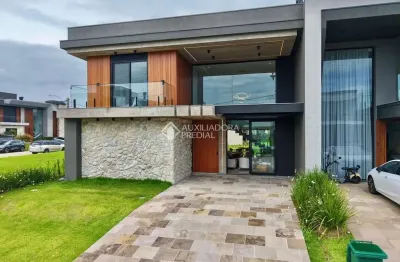 Casa em condomínio fechado com 4 quartos à venda na rua rio novo, 8, centro, xangri-lá, 287 m2 por r$ 2.390.000